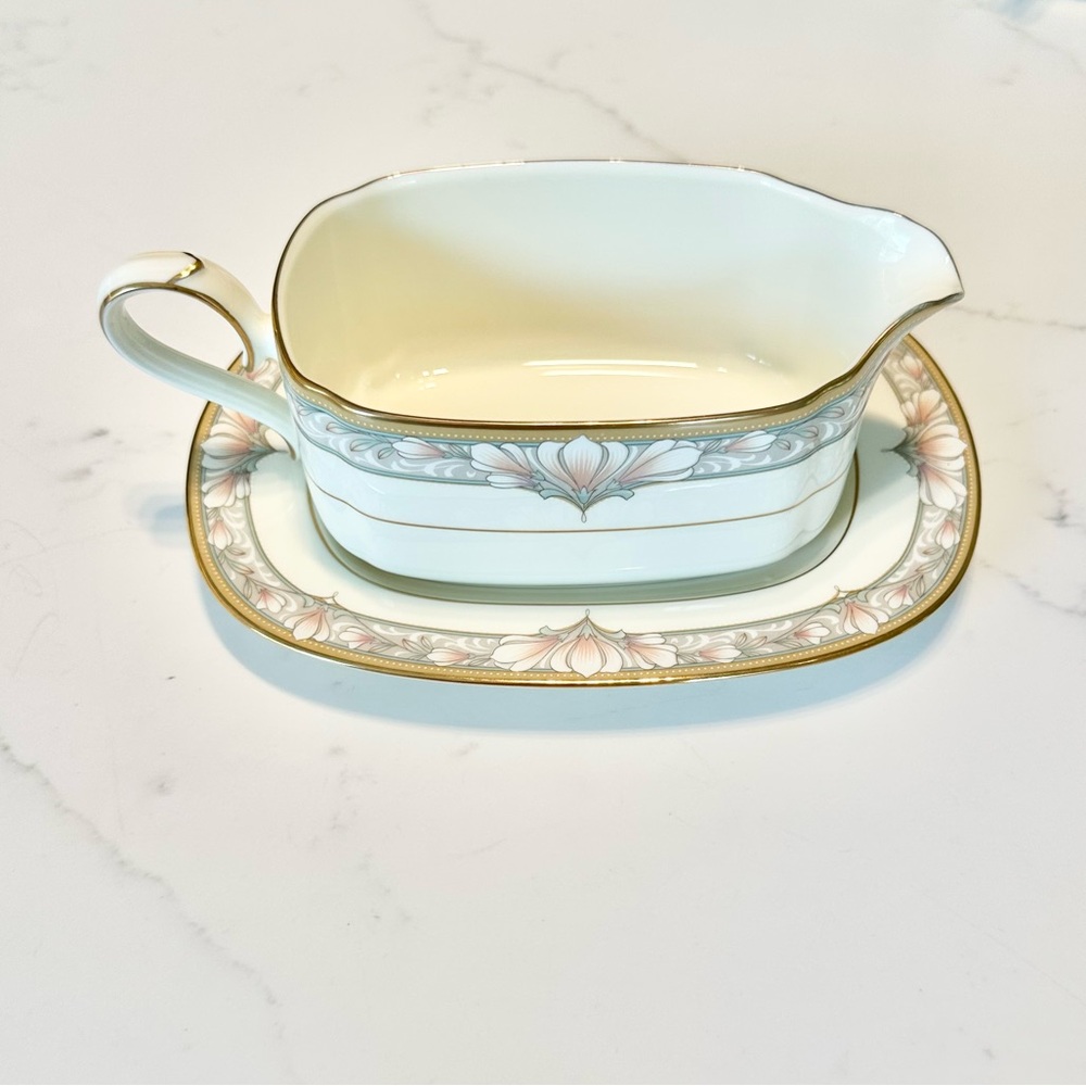 Noritake Barrymore 9737 Sauce & Gravy Boat with Saucer-Pristine Condition!
